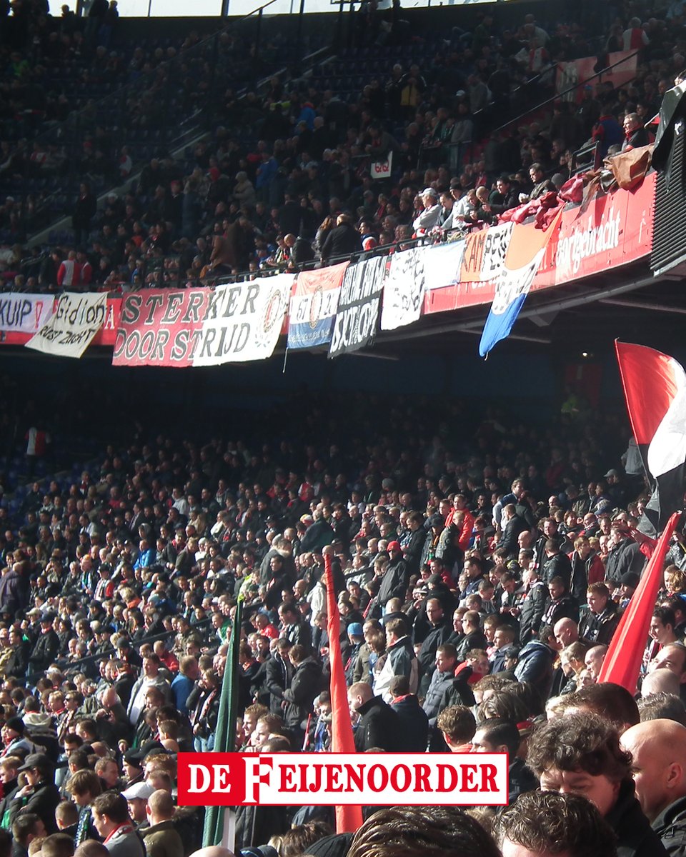 DeFeijenoorder's tweet photo. 𝐒𝐀𝐌𝐄𝐍 𝐇𝐀𝐍𝐆𝐄𝐍 𝐖𝐄 𝐃𝐄 𝐊𝐔𝚰𝐏 𝐕𝐎𝐋!
We zitten midden in de interlandperiode en moeten nog anderhalve week wachten voordat we eindelijk weer naar De Kuip mogen. Tijdens de laatste thuiswedstrijd zat de sfeer er lekker in. Die lijn willen we met elkaar doortrekken!

Daarom roepen we iedereen op: gebruik je voetballoze week(end) om een spandoek te maken. Groot, klein, strak of lekker gekliederd: het maakt niet uit. Jij draagt bij aan de sfeer.

Laten we tegen AZ De Kuip vol hangen met spandoeken!

Je hebt nog anderhalve week om te kliederen. En wij zullen natuurlijk ook een steentje bijdragen met het sfeerteam. Maar we doen het met elkaar!

Dus: maken, meenemen, ophangen of omhoog houden. Tot volgende week!