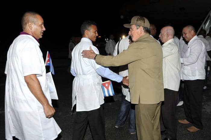 ColaboracionLT's tweet photo. 🇨🇺🩺 12 años de una partida que hizo historia. La noche del 1 de octubre de 2014,165 profesionales cubanos de la salud partieron desde La Habana a Sierra Leona, una de las emergencias sanitarias más graves de aquel momento:  brote de ébola en África Occidental
#CubaCoopera #UCCM https://t.co/rekJrSlXmv