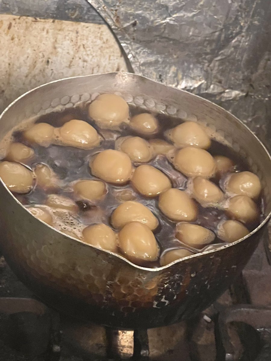 nyanko_slave's tweet photo. 日本酒に合わせて玉こんにゃくを
仕込み中のようです🫕🍶

キンカン入り鶏カレーもまだあります🍛

日本酒、ワイン、ウイスキー、ジン
お好きな飲み物に合わせて
楽しんでください☺️

@4csbar_rosso https://t.co/VKpPtpnOFu