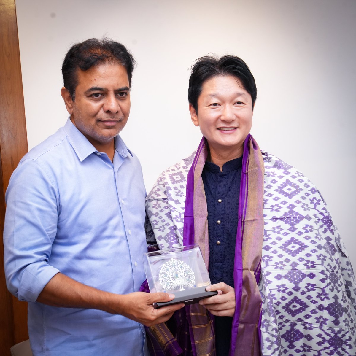 KTRBRS's tweet photo. Delighted to meet Prof. Youngtae Cho, Advisor to the President of South Korea, and the delegation from Seoul National University at Telangana Bhavan today.

Professor Youngtae Cho is a distinguished Professor of Demography at Seoul National University (SNU) and Director of its Population Policy Research Center (PPRC). 

Prof. Cho serves on key Presidential advisory bodies in South Korea, including the Presidential Committee on Ageing Society and Population Policy and the Presidential National Economic Advisory Council.

Korea’s remarkable journey from a developing economy to a global knowledge and technology powerhouse has always been an inspiration. During my tenure as Minister, I often told my team that Telangana should learn from Korea’s experience.

Telangana offers immense opportunities for Korean companies, with its skilled talent, progressive policies and strong ecosystem. During the BRS government, we welcomed leading Korean companies like Youngone Corporation and Hyundai.

India’s demographic dividend gives us a unique opportunity to build for the world while also creating a massive market for global businesses.

I look forward to stronger Telangana–Korea collaboration across technology, industry, and innovation.