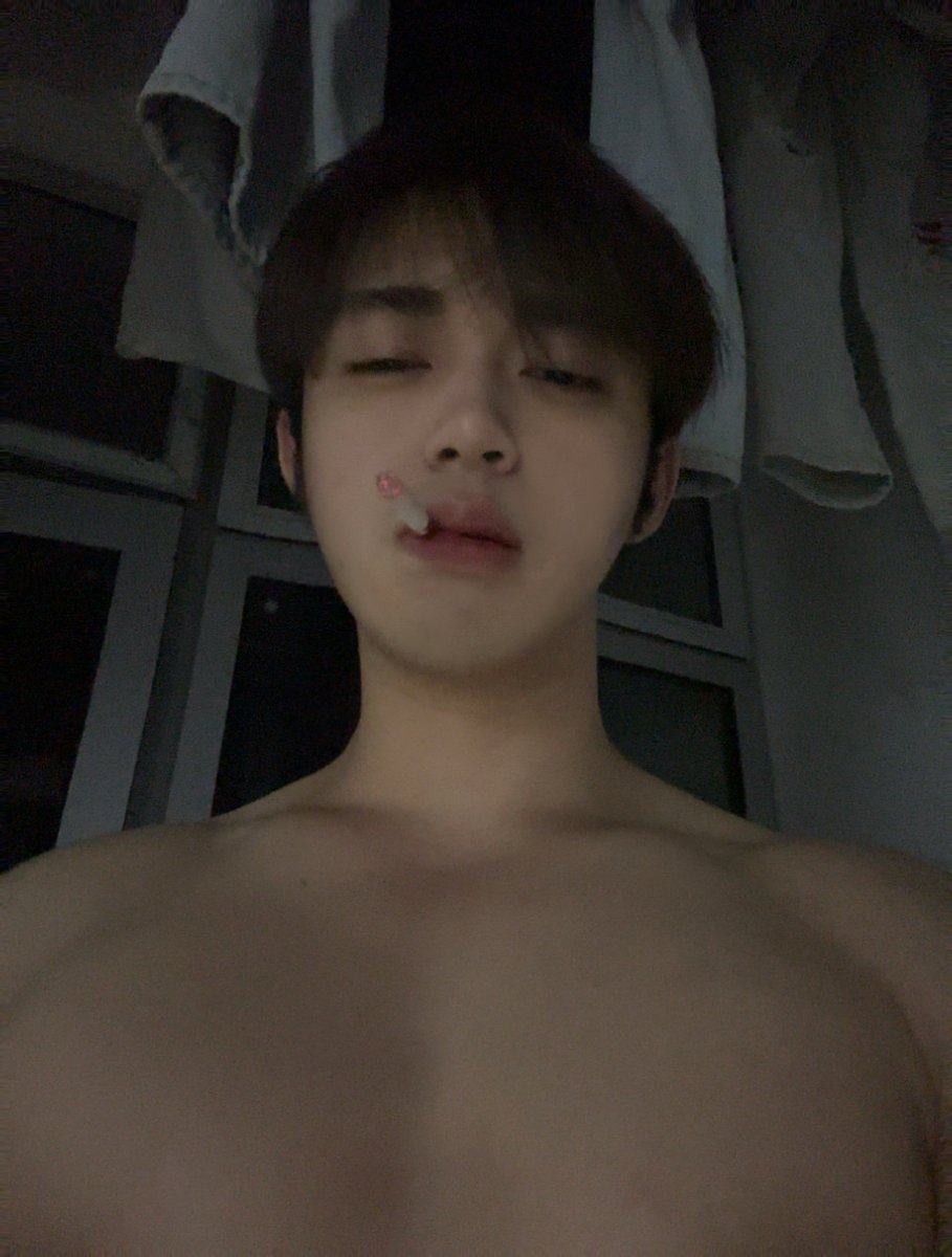 Asuka_0214__'s tweet photo. 骚货还不快过来舔爸爸的际吧 #柳州 #贺州 #男大 https://t.co/JcLXSAbwSf