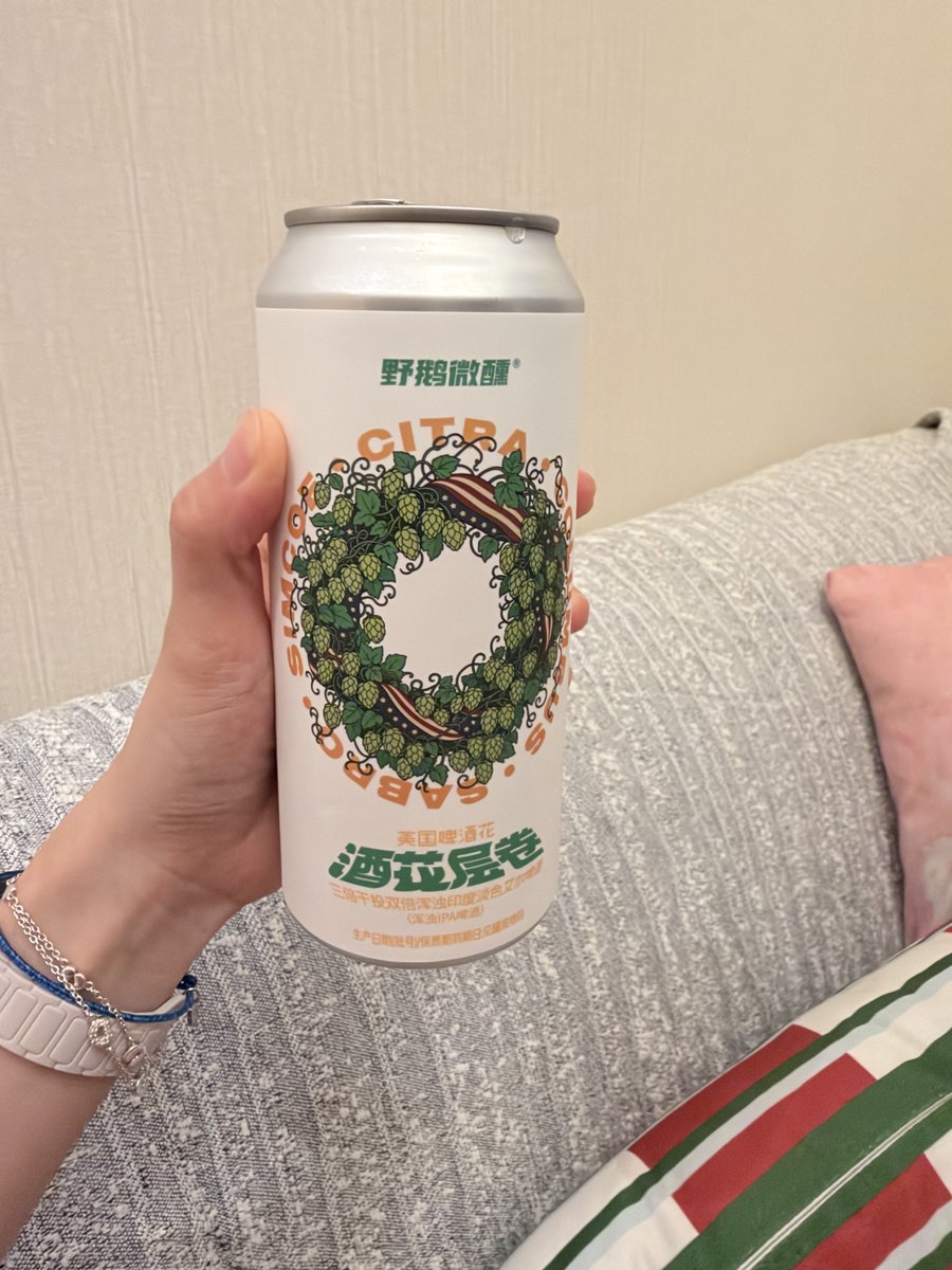 biibiibiibiu's tweet photo. past couple days: a meal way beyond my spice limits, two beers, and two little cakes from him💗 https://t.co/xB2qJN5ISX