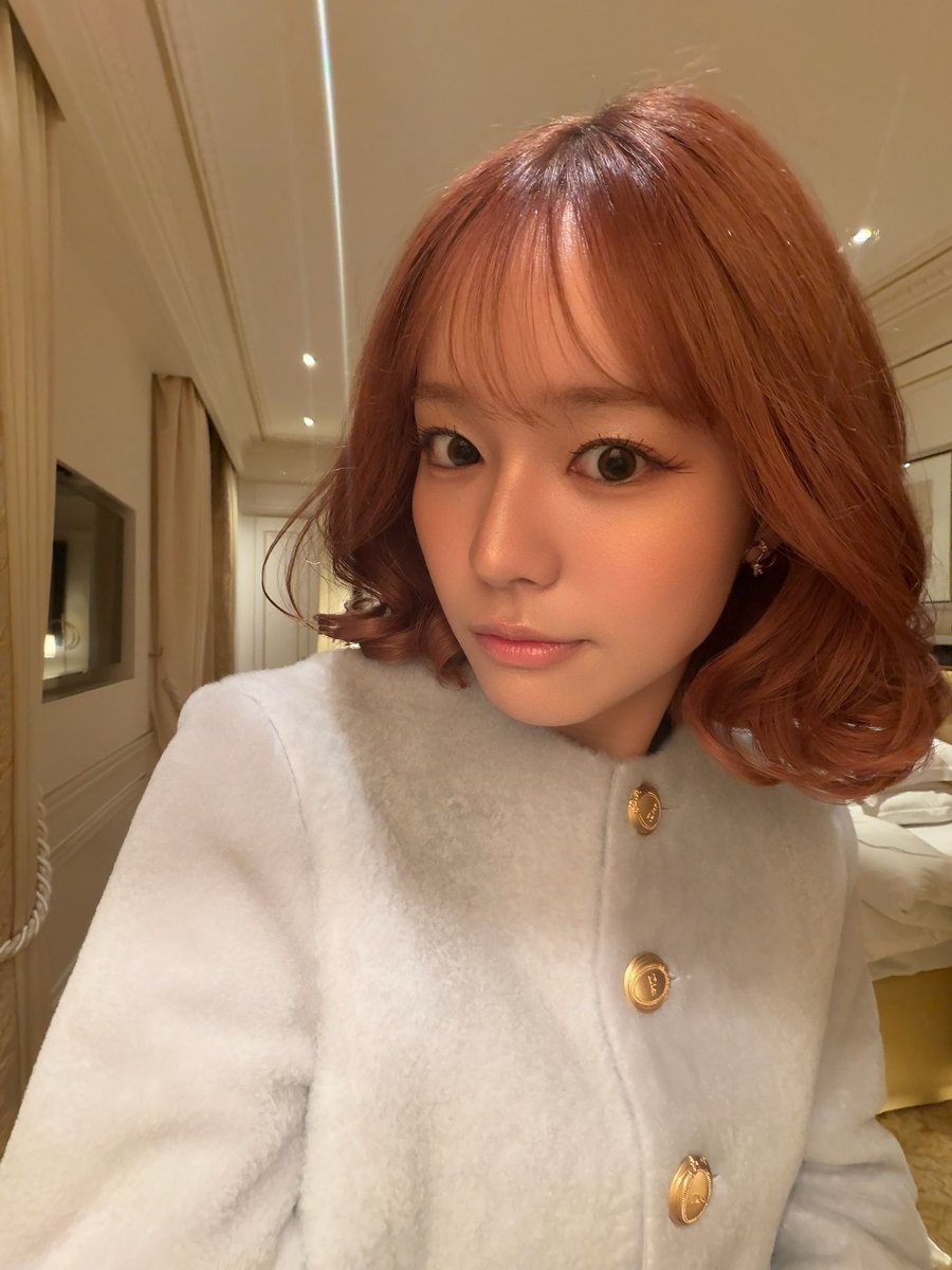 juriastar's tweet photo. paris memories with juria ✨🎀 https://t.co/XNQX9lsyI0