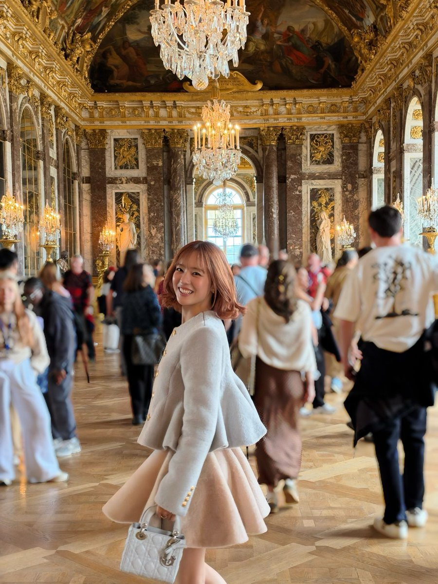 juriastar's tweet photo. paris memories with juria ✨🎀 https://t.co/XNQX9lsyI0
