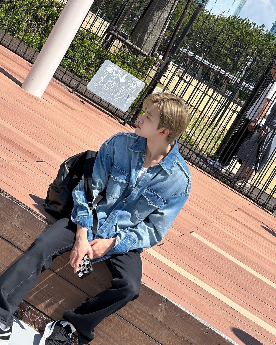 leoenana813's tweet photo. จัดอันดับคนที่ใส่เดนิมแล้วชอบมากที่สุดอันดับ 1 ขอยกให้แจมินจริง ๆ อะ ทั้งไวบ์ทั้งมู้ดโคตรจะเข้ากัน 😭😭😭😭😭😭😭😭 https://t.co/o7E1EvcJht