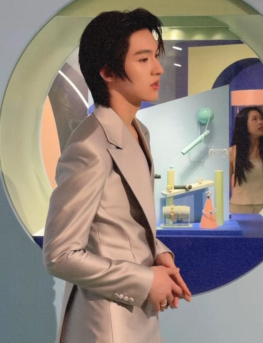 jezisss's tweet photo. ความลัคชู ความ elegant gorgeous นี้คืออารัย 😭🖐🏻

#VCAPerleeTH 
#VCAPerlee 
#VanCleefArpels
𖤐⤸ #thomaskong | #โทมัสก้อง https://t.co/UJULPdLGnA