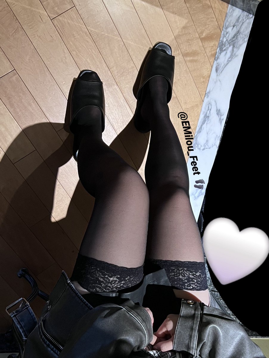EMilou_Feet's tweet photo. Tonight...🩶

#stocking #thursday #night https://t.co/LMsjcuoQrb