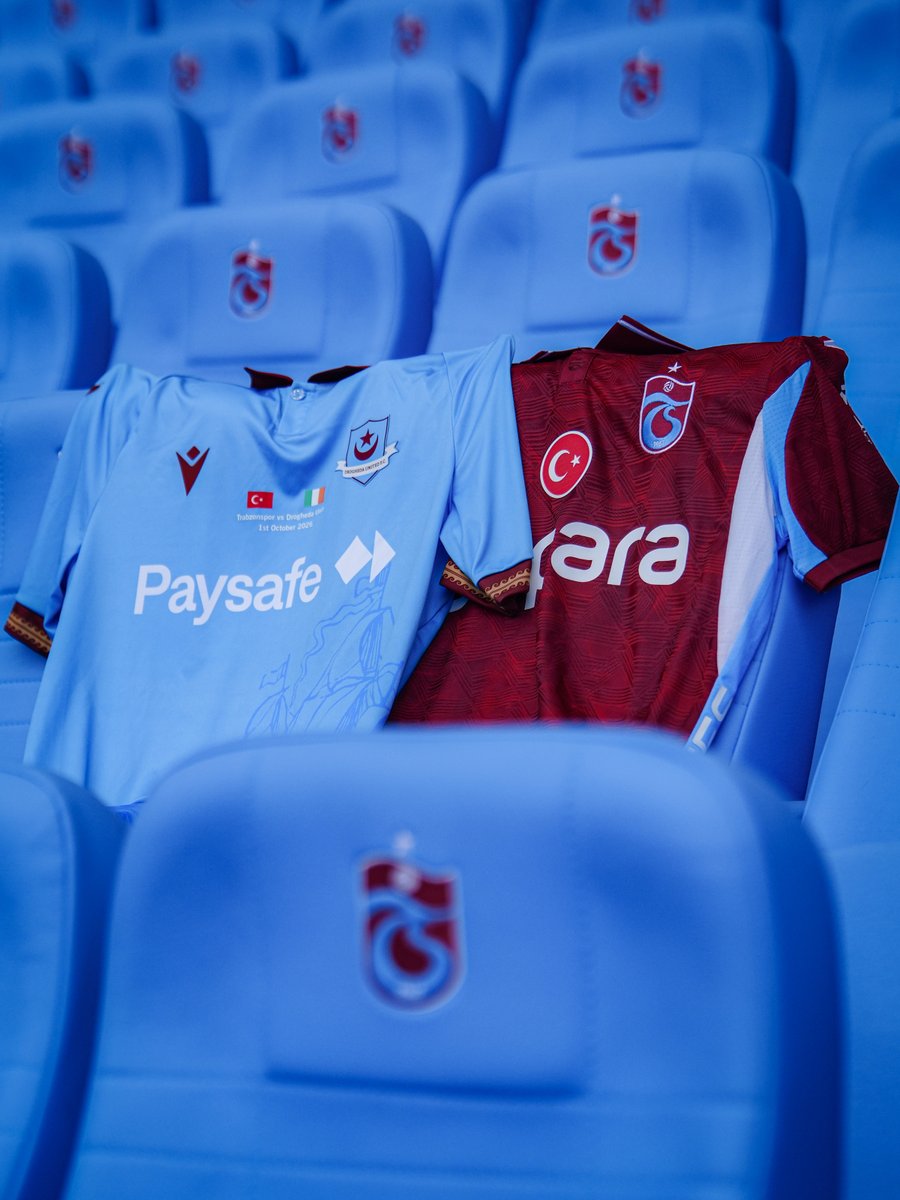 Trabzonspor's tweet photo. Two cities, two teams, same colours ❤️💙 https://t.co/5WReBC2wiE
