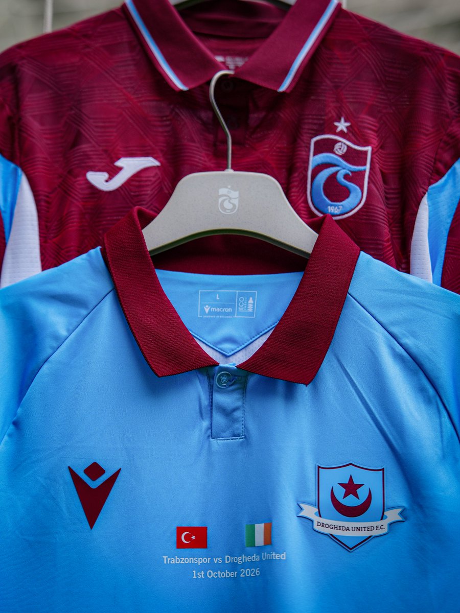 Trabzonspor's tweet photo. Two cities, two teams, same colours ❤️💙 https://t.co/5WReBC2wiE