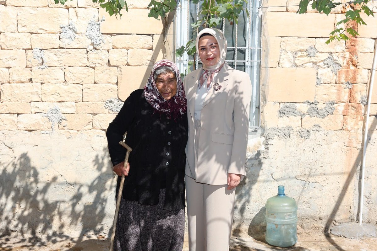 polatelikym's tweet photo. 📍 1 Ekim Dünya Yaşlılar Günü Ziyareti

Kaymakamımız Sn. Esra Bozan, 1 Ekim Dünya Yaşlılar Günü dolayısıyla ilçemiz Bektaşoğlu Köyü’nde yaşayan kıymetli büyüklerimizi ziyaret etti. https://t.co/Z7ZGemhEKv