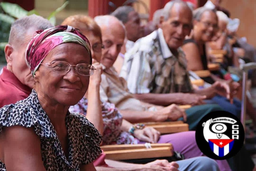 cdr_cuba's tweet photo. 🤶En el Día del Adulto Mayor, reconocemos la sabiduría, la experiencia y el compromiso de nuestros mayores dentro de los #CDRCuba. 

 🤗Ellos son memoria viva de nuestra historia, pilares fundamentales en la cohesión y fortaleza de nuestra comunidad. 🧵👇 https://t.co/c2AB0OT6Z4
