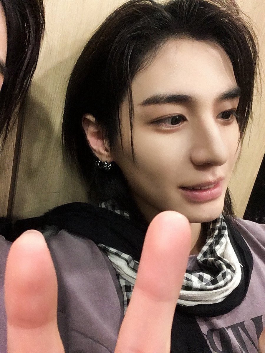 freewlove's tweet photo. 261001 wv dm #이한 https://t.co/HDylM3564K