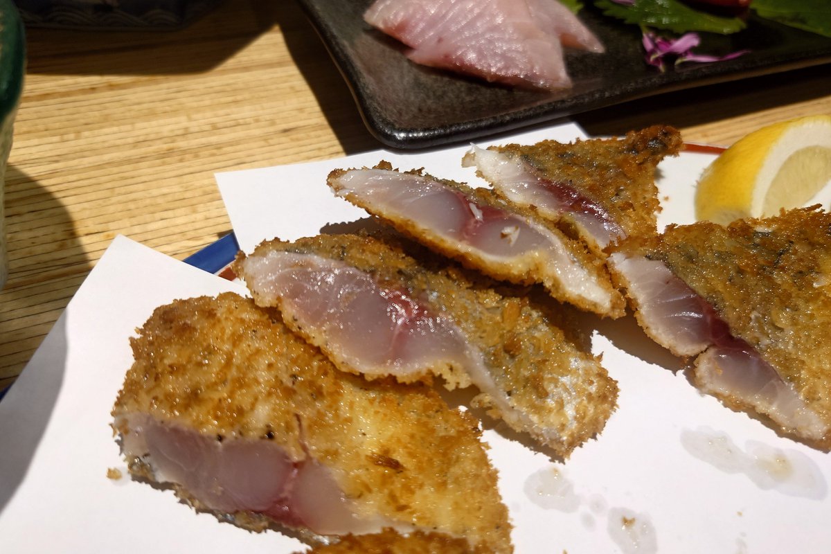 rinne_622's tweet photo. 本日父の誕生日＆古希祝いとして夜ご飯をご馳走してきました！！

写真はアジのレアフライ、ホタテの浜焼き、エビマヨ、塩うにとのりです✨

美味しかった！ https://t.co/SKV5xMbF4t