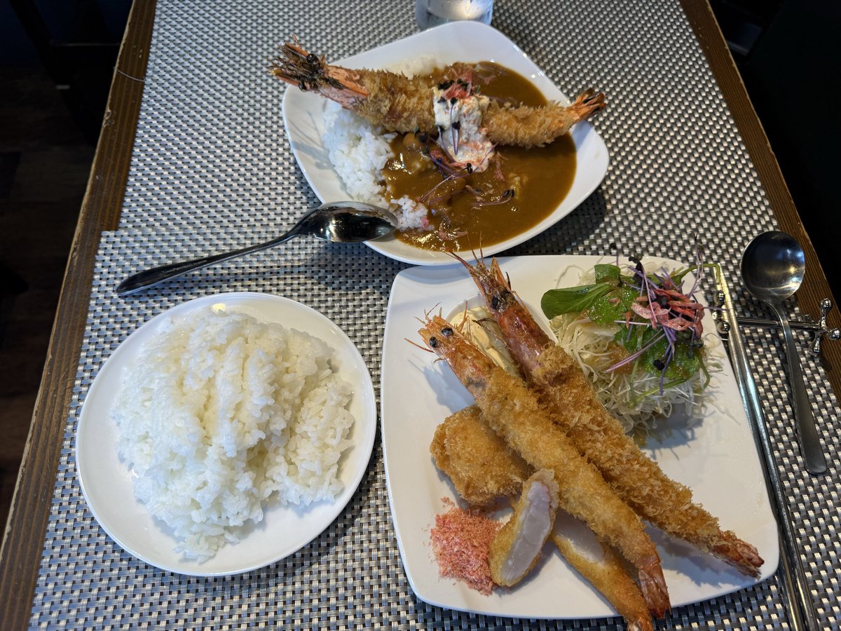 MIKI26746934's tweet photo. 261001001 #TokyoEbihurai on #Yoyogi in #Tokyo. #NamikiPoint3 代々木駅前にあるエビフライ専門店。エビフライ4種盛ランチ大盛2270円税込とエビフライカレー https://t.co/pPoSLYqQP1 https://t.co/kbjMVAwG4x