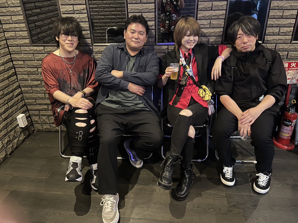 fatdogfatdog's tweet photo. 9月の4本のライブ、無事に終了しました！
全部違うバンドだったので大変だったけど楽しかった！
１つでも観てくれた方いたらありがとうございます🙇‍♂️

9/13 俺ファミ
9/22 ファイヤー☆ガンズ
9/26 Immortal deer
9/30 CARNATION CRIME https://t.co/KG5XYm1wBF