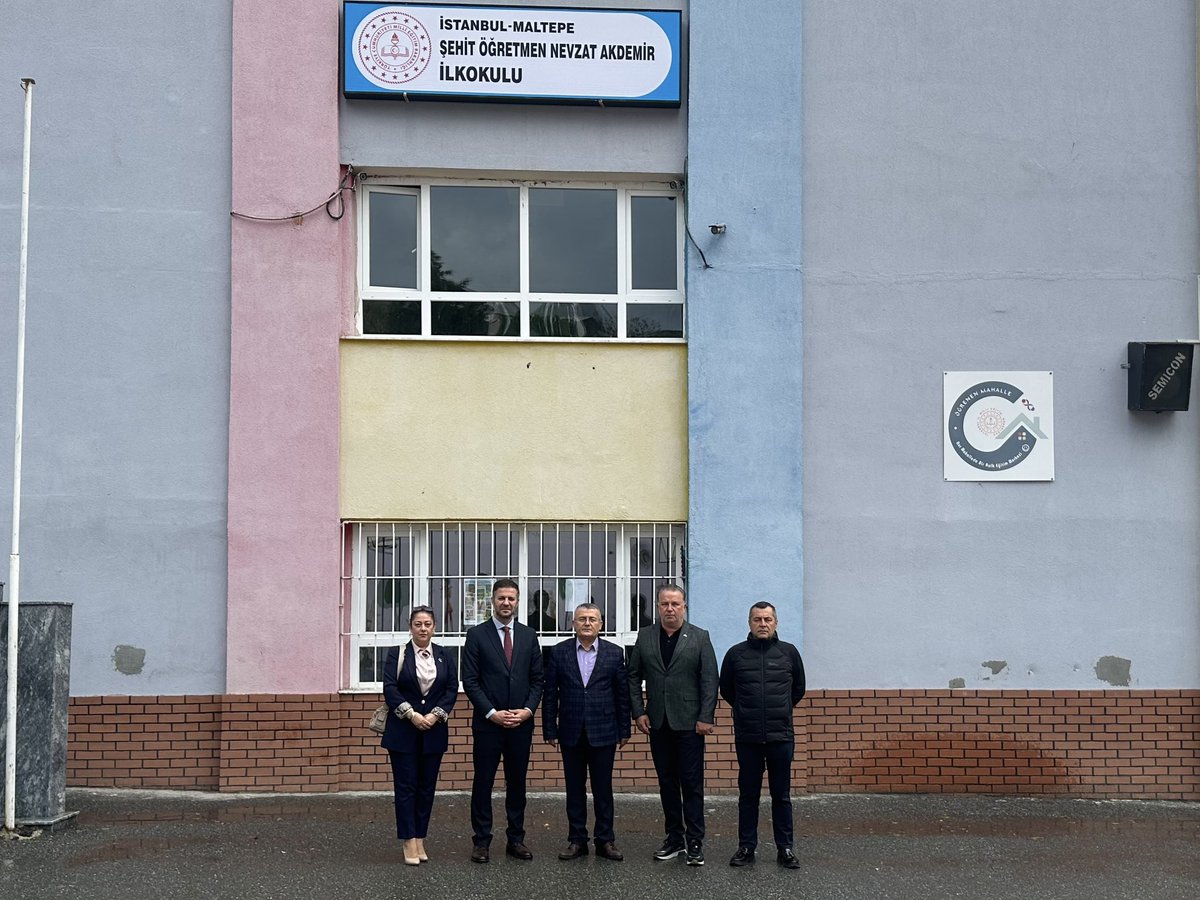 mhp_maltepe's tweet photo. Milliyetçi Hareket Partisi Maltepe İlçe Başkanlığı olarak, İlçe Sekreterimiz Sn. Enes Ak ve İlçe Yöneticilerimiz ile birlikte İstanbul-Maltepe Şehit Öğretmen Nevzat Akdemir İlkokulu’nu ziyaret ederek Okul Müdürü Sn.İbrahim Ekşi ve kıymetli öğretmenlerimizle bir araya geldik.

Eğitim-öğretim faaliyetleri hakkında istişarelerde bulunarak, okulumuzun ihtiyaç ve çalışmaları hakkında değerlendirmelerde bulunduk.

Nazik ev sahiplikleri ve samimi karşılamaları dolayısıyla okul müdürüne ve öğretmenlerimize teşekkür ediyor, eğitim camiamıza çalışmalarında başarılar diliyoruz.