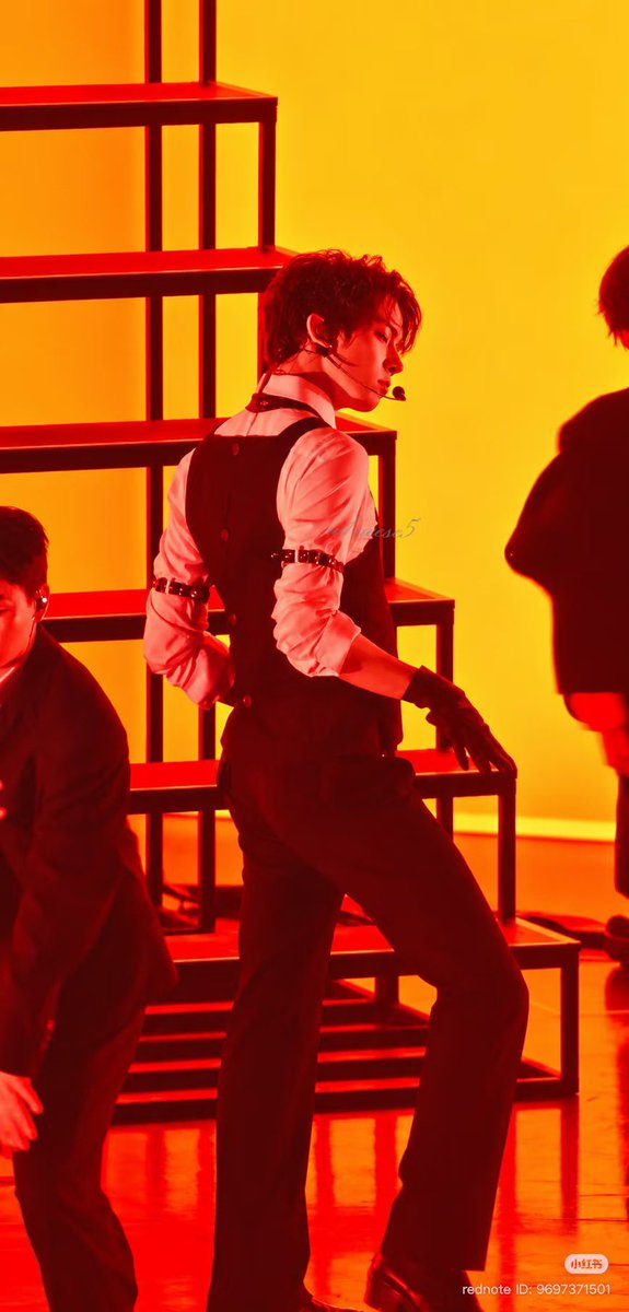 hsngpilled's tweet photo. heeseung, that body of yours is ABSURD https://t.co/MCiWmYegXX