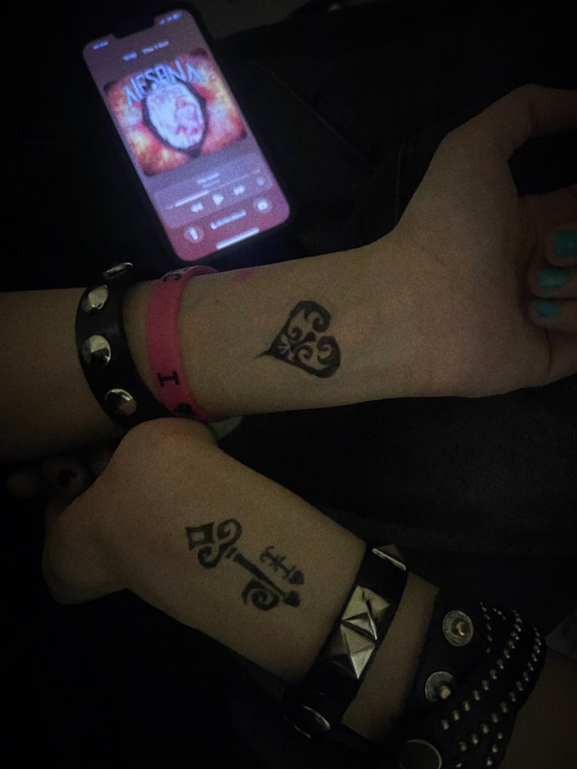 BlackViperKeep's tweet photo. They say that love is forever
༒︎ ︎Your forever is all that I need ༒︎ https://t.co/V96jONjGc6