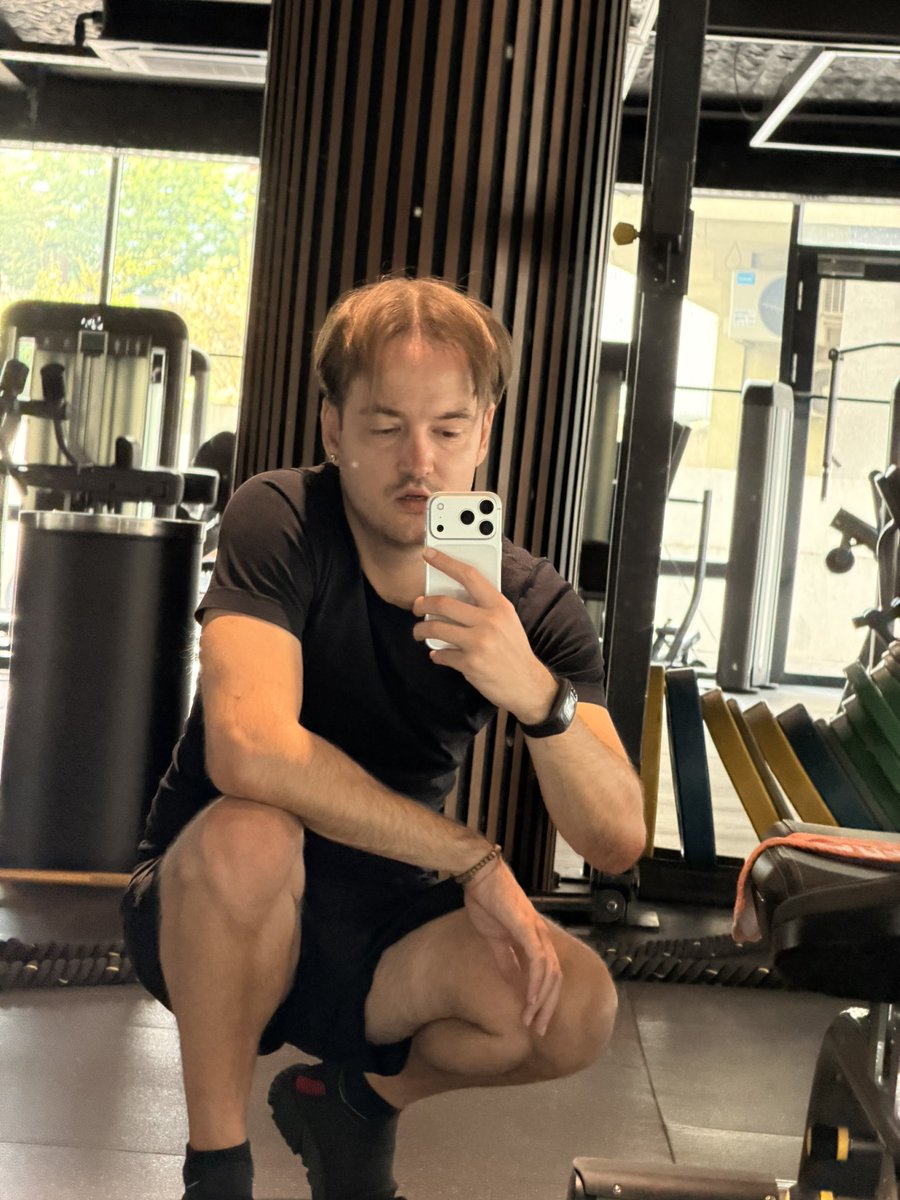 leoviamond's tweet photo. Lifting weights 🏋️💪🏻😎 #weightlifting #deadlift #leoviamond https://t.co/vfTHoyEBbj