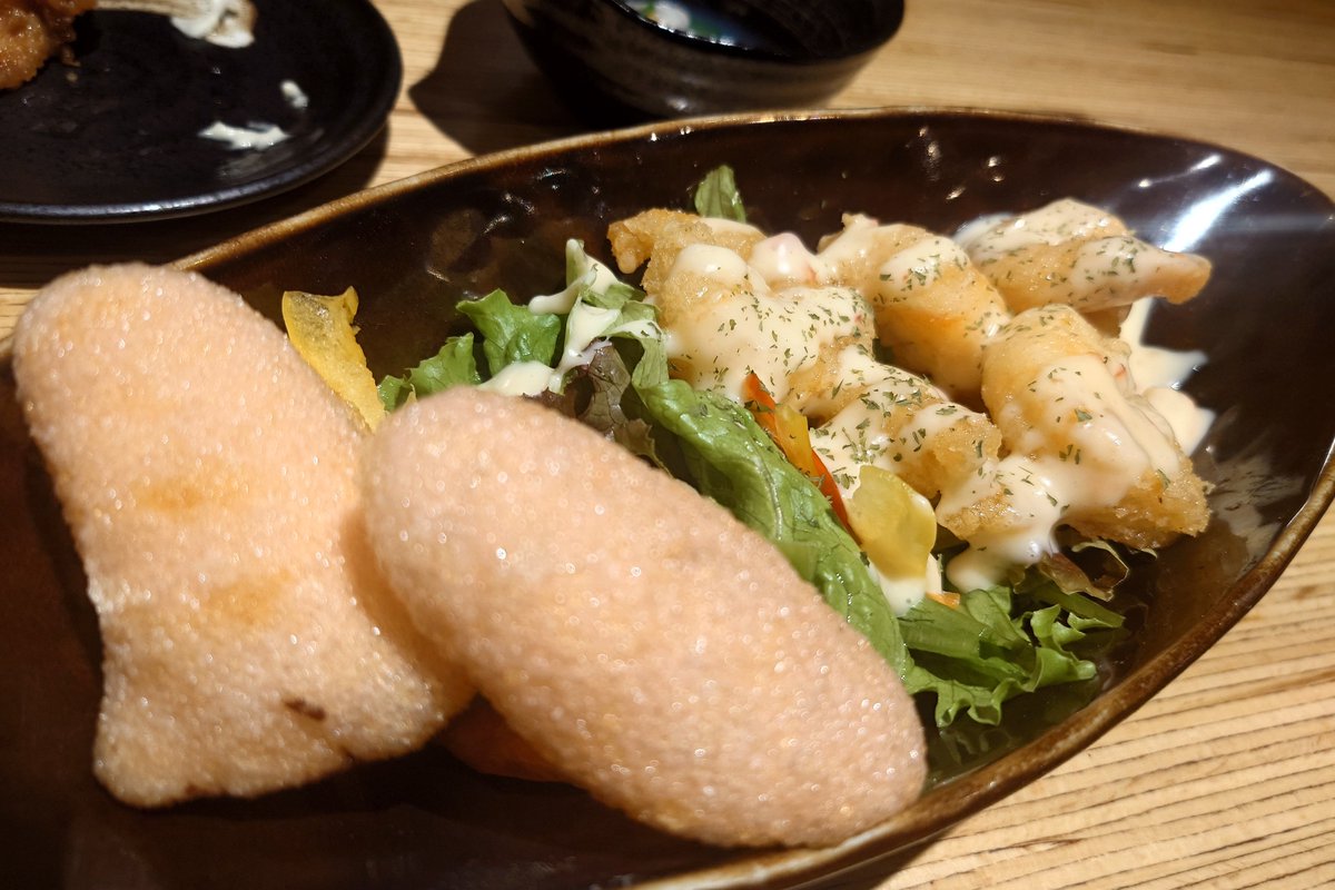 rinne_622's tweet photo. 本日父の誕生日＆古希祝いとして夜ご飯をご馳走してきました！！

写真はアジのレアフライ、ホタテの浜焼き、エビマヨ、塩うにとのりです✨

美味しかった！ https://t.co/SKV5xMbF4t