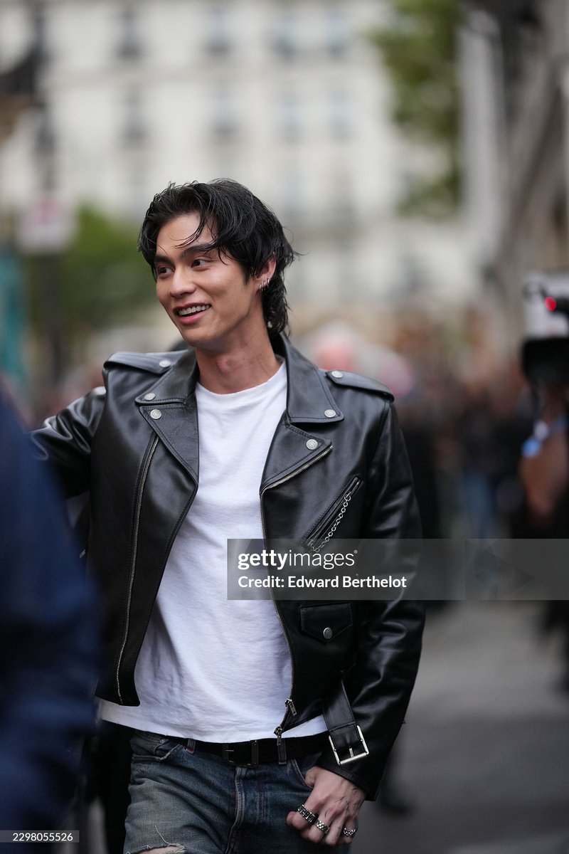pmxvc_'s tweet photo. Street Style - Paris Fashion Week - Womenswear Spring/Summer 2027 - Day 3

PARIS, FRANCE - SEPTEMBER 30: Bright wears wavy black jaw-length hair, a black shiny leather biker jacket, a white crew-neck t-shirt, light blue distressed straight-leg denim jeans, black shiny leather cowboy boots shoes, outside Acne Studios, during Paris Fashion Week - Womenswear Spring/Summer 2027, on September 30, 2026 in Paris, France (Photo by Edward Berthelot/Getty Images)

🔗 https://t.co/UBtU5aVb57
🔗 https://t.co/ZJKCQZs6a4
🔗 https://t.co/yAjE2LiQh9
🔗 https://t.co/aVMQOBD18N

BRIGHT WITH ACNE STUDIOS
#AcneStudiosSS27xBRIGHT
#AcneStudiosSS27
#AcneStudios
#bbrightvc