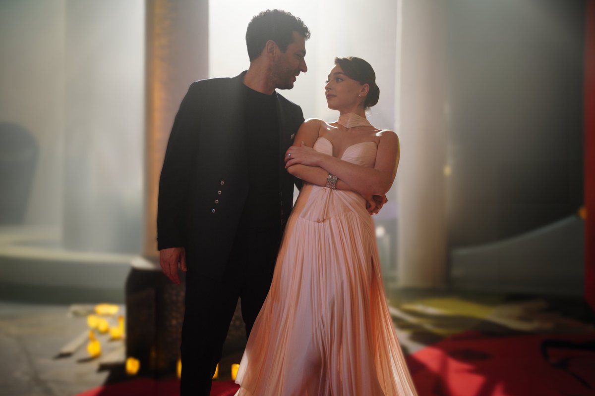 gullergunahlar's tweet photo. Bakın setten neler gelmiş! 🥳 
Çok güzel değiller mi? 😍

#GüllerVeGünahlar yeni bölümleriyle her cumartesi 20.00’de #KanalD’de!

@kanald @ngmediatv https://t.co/2g7eK6McDR