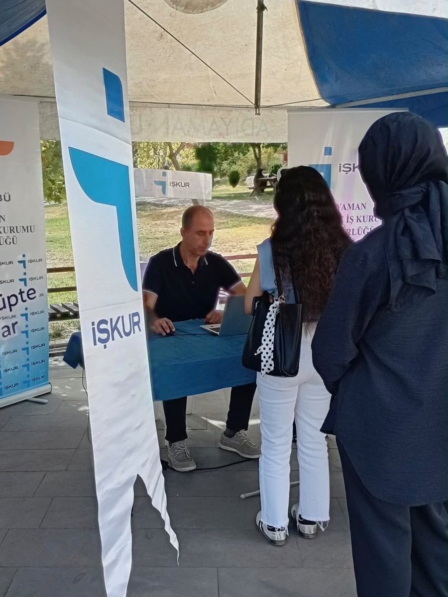 TurkiyeIsKurumu's tweet photo. Adıyaman Çalışma ve İş Kurumu İl Müdürlüğümüz, Adıyaman Üniversitesi tarafından düzenlenen “Şehrini, Üniversiteni, Kampüsünü Tanı” etkinliğinde stant açarak gençleri Kurum hizmetlerimiz hakkında bilgilendirdi. https://t.co/xwC9p562E8