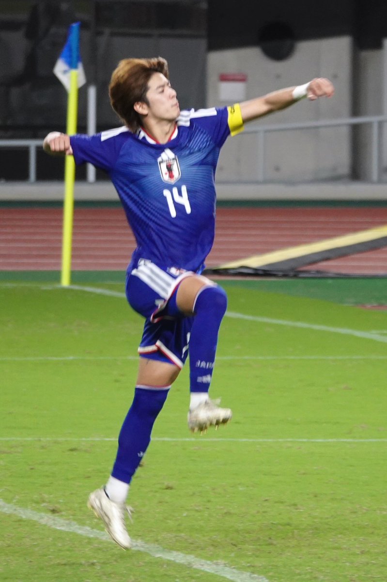 __f10f92's tweet photo. PKはまずコイントスでキャプテンとしての仕事を務めあげていたし（ありがとう）しっかり決めてくれたのはもちろん、こころ震えたガッツポーズも❤️‍🔥 https://t.co/b5dIowshNZ