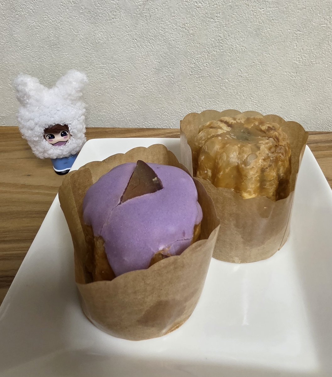 A_naniwa23's tweet photo. 雨の日々の反動か今日めっちゃ忙しかった✂有難い🙏
そんな中カミガタのグッズ注文し、CHEERが届き、大好きなパヌレも戴いた🤤幸せだ🥰
もう10月、切替えて頑張ってこ！月末にはやっとなにわちゃんに会えるぞ✨️🥹💙🙌
末さん3代久々に並べたが、だいぶお顔が違いますなぁ❤
みんな違ってみんないい☺️ https://t.co/Tw88Y2hX3f