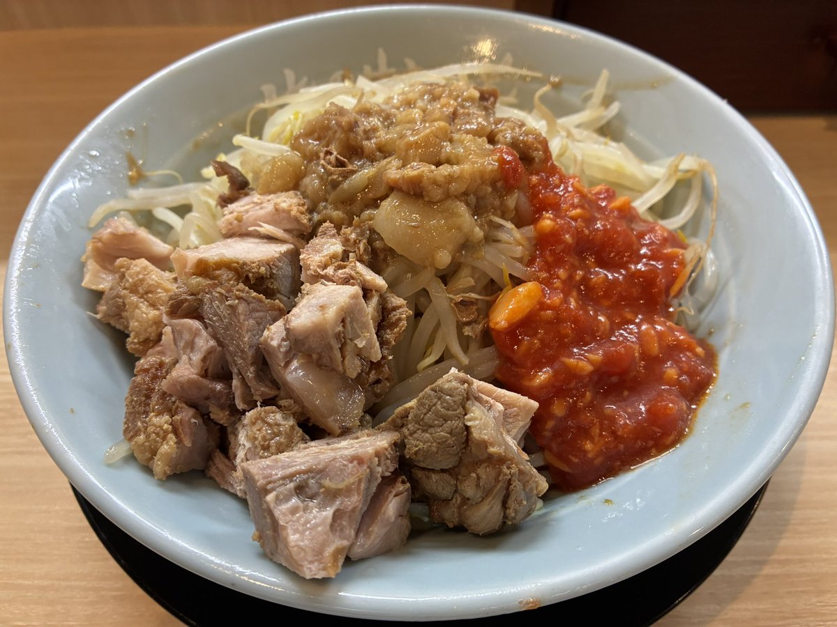 Arn1go's tweet photo. 俺の生きる道 郡山店で今日から始まったトマト汁なし。
限定に弱いし、秋だし。
うまい。どことなくイタリアン。 https://t.co/vArnHyqohS