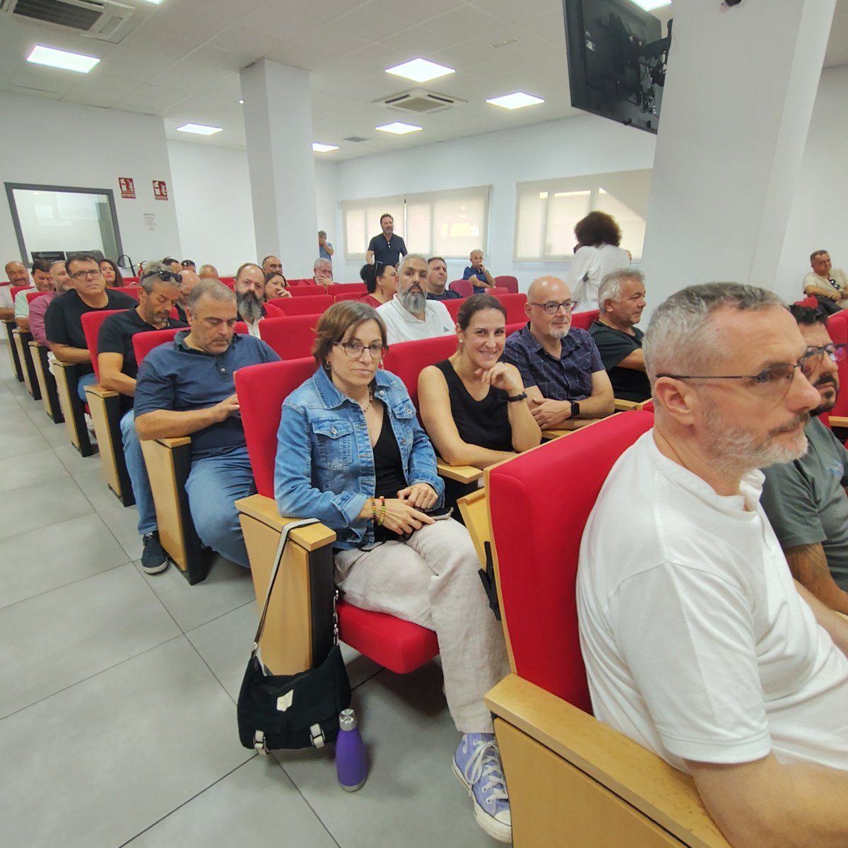 ccooand_FI's tweet photo. Finaliza Consejo CCOO Industria Andalucia y Comité Secciones Sindicales‼️
Se debate y analiza temas como Salarios, Vivienda, Convenios, Elecciones Sindicales, Empleo y Futuro industrial en Andalucia.
Acuden mas 50 Secciones Sindicales 
💪Condiciones Labores ‼️ https://t.co/uff1BARf2p