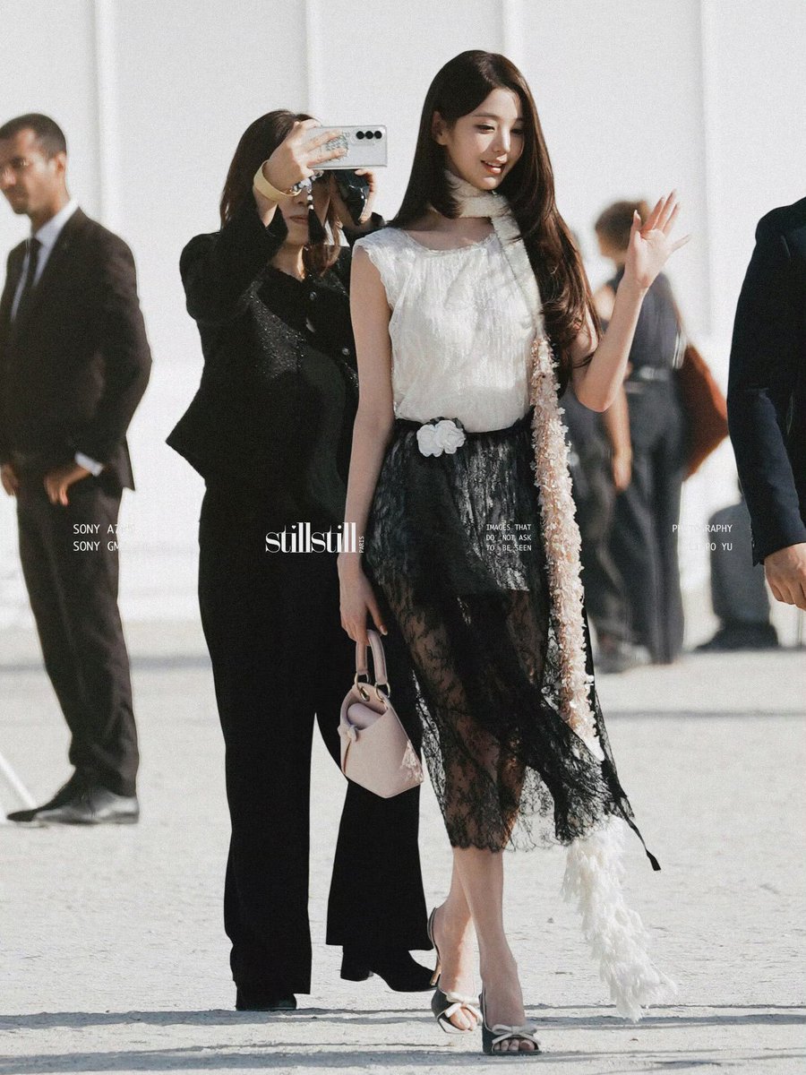 Vickydtkv's tweet photo. Wonyoung looks straight out of a Dior campaign and a Hollywood film.

WONYOUNG IN DIOR
#WonyoungDiorSummer27
#JANGWONYOUNG
#WONYOUNG
#DiorSummer27 @Dior https://t.co/0xf2RreTjt