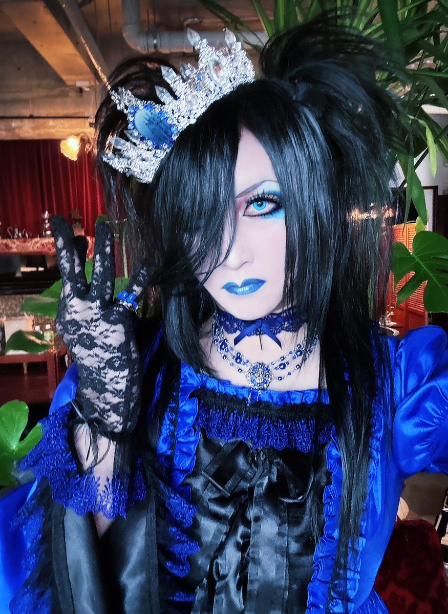 M_d_M_official's tweet photo. Q-pot. × Moi-même-Moitié

✞ 闇堕ちた蒼血のメルティーメルトリング ✞

《 蒼き秘薬を口にした者の身体を巡る、永遠の証。
滴るチョコレートのようなフォルムは、
静かに流れる青き秘血を表現…黒から青へと移ろうグラデーションが、甘美で妖しい余韻を指先に宿します 》

を着けてます†

Mana https://t.co/i2npNjUZyu
