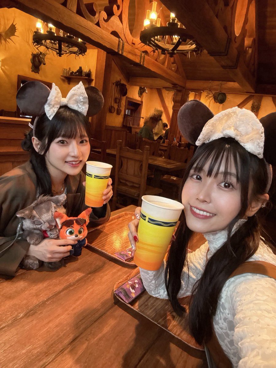 aoki__hina's tweet photo. 凛ちゃんとディズニーでした🤎
インスタにも載せました🎃✨
https://t.co/5bdEnLGtav https://t.co/BWTd5fCMpF