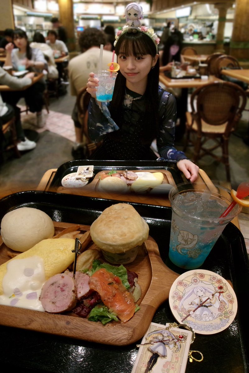 miraiohmori's tweet photo. #葬送のフリーレン コラボ中のユニバに行ってきました💐

やっといけたぁぁぁ！
楽しかったです🫧

頭に乗ってるフリーレン可愛い🤍 https://t.co/SWe6ykKJzm