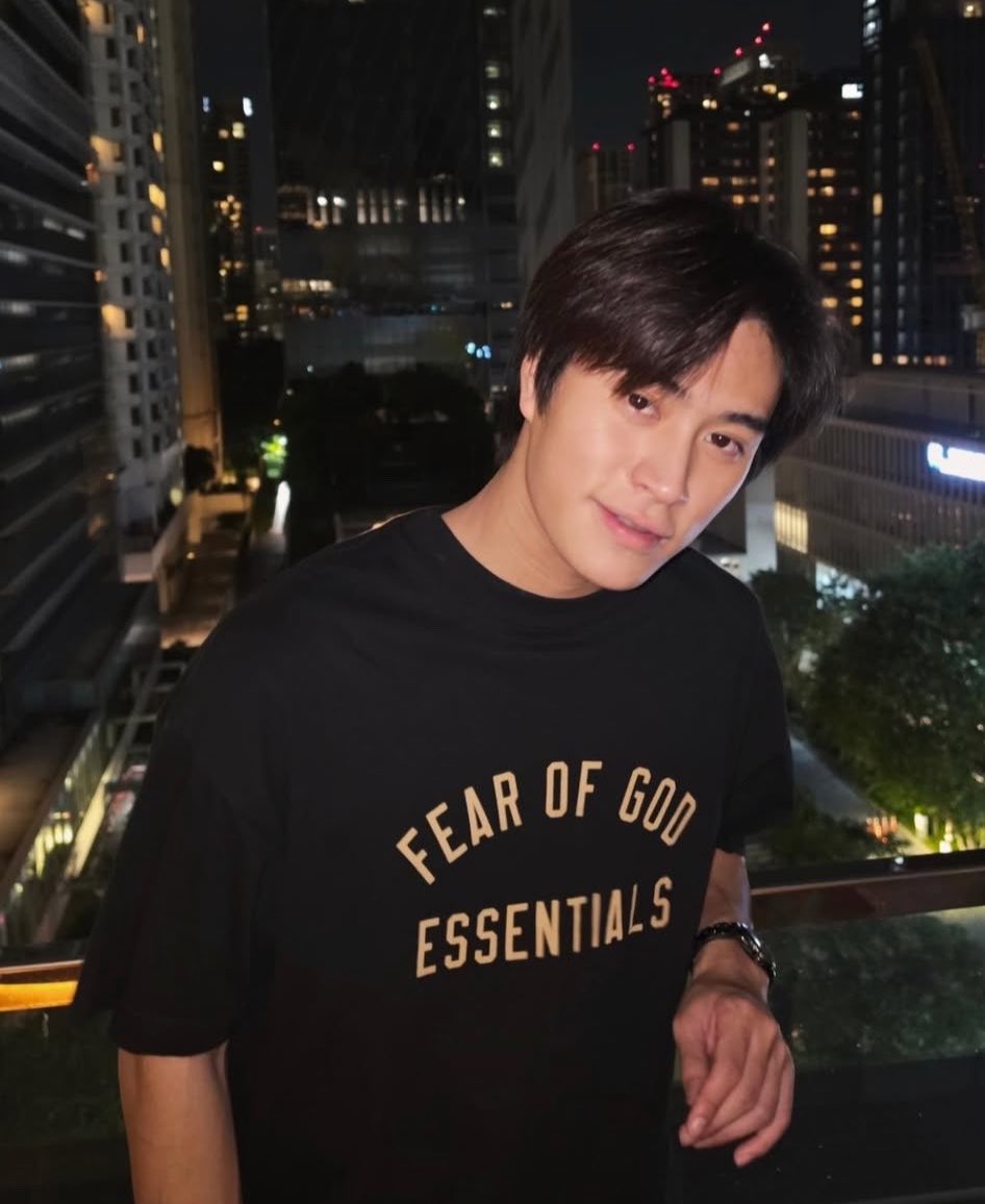 noreuwit's tweet photo. just how fast the night changes </3 https://t.co/wQiTSgcB6O