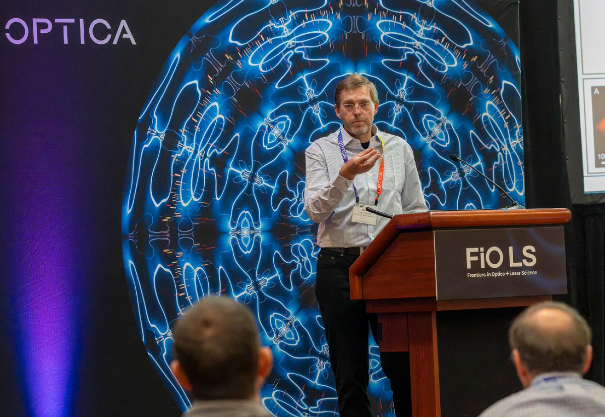 OpticaWorldwide's tweet photo. TODAY is the final day of #FiO26! There is still plenty to see at the technical conference. 

Find sessions covering optics in #medicine, biology, vision, #quantum and color, computing, extreme light and more.

Pictured: Speakers, attendees and the Optica Member Lounge at FiO. https://t.co/uJmDN6sio4