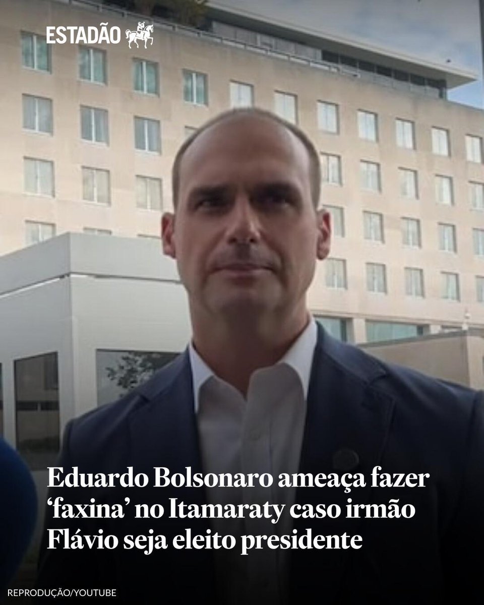 Estadao's tweet photo. Eduardo Bolsonaro ameaça fazer ‘faxina’ no Itamaraty caso irmão Flávio seja eleito presidente | Ex-deputado cotado para comandar MRE em eventual governo do candidato do PL diz que vai estar ‘na cola’ de diplomatas suspeitos de sabotagem https://t.co/XJ6nnrFI69 https://t.co/QO5IOqNSNn