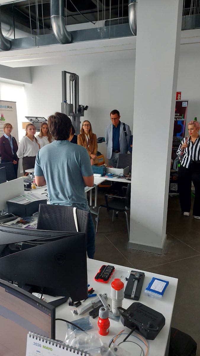 BizkaiaEmpresa's tweet photo. #BizkaiaDenontzat

Visita en #BICBizkaia de entidades biotech argentinas y del gobierno de Baja Silesia y el Instituto Łukasiewicz

Comparten su interés por el modelo vasco de apoyo al emprendimiento. De ello les ha hablado #Beaz y las startups Sporalys, Zenialabs y Mikrobiomik https://t.co/RgLcCX9pl9