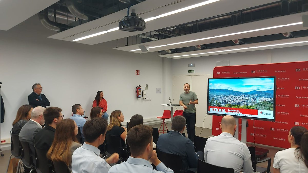 BizkaiaEmpresa's tweet photo. #BizkaiaDenontzat

Visita en #BICBizkaia de entidades biotech argentinas y del gobierno de Baja Silesia y el Instituto Łukasiewicz

Comparten su interés por el modelo vasco de apoyo al emprendimiento. De ello les ha hablado #Beaz y las startups Sporalys, Zenialabs y Mikrobiomik https://t.co/RgLcCX9pl9