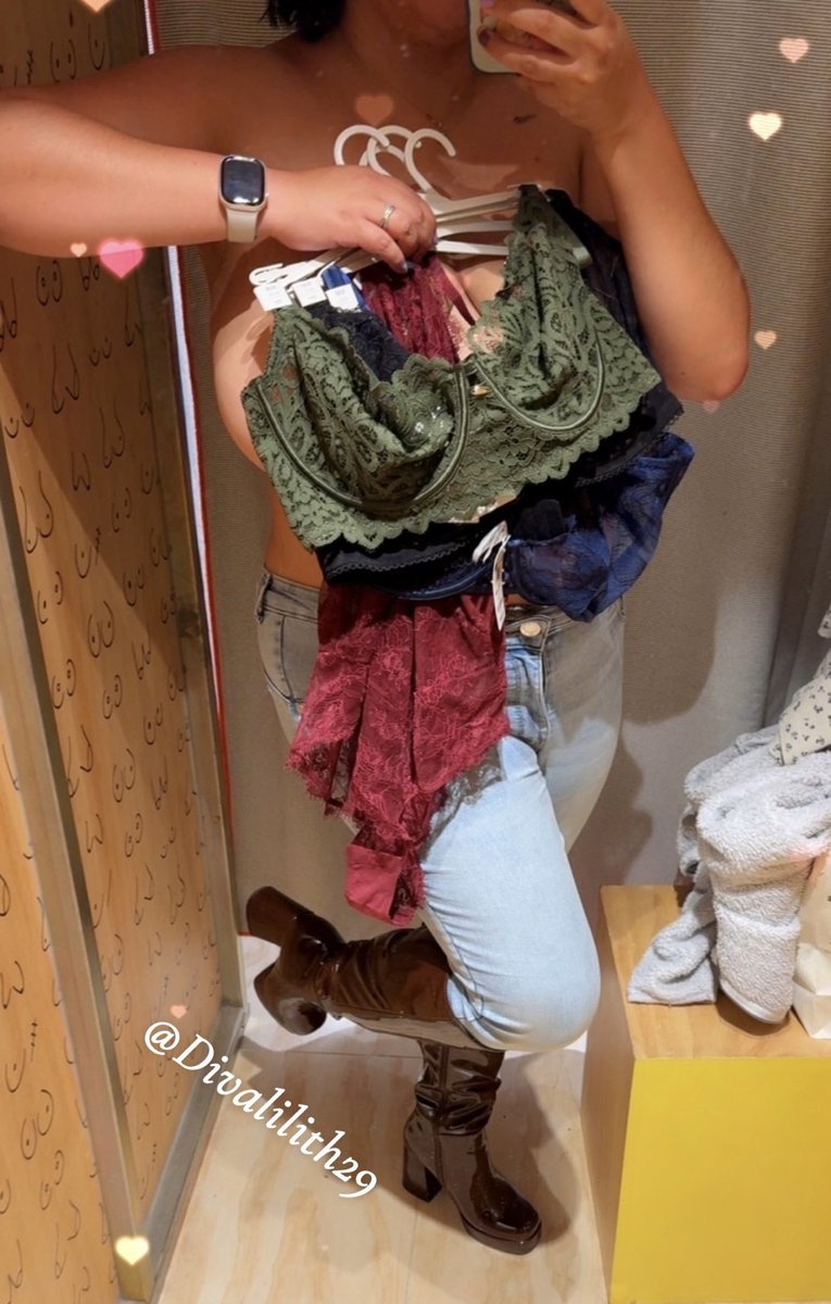 Divalilith29's tweet photo. Ça va le gros cuck, pas trop frustré 🤭😏 https://t.co/9P29oLVOS4