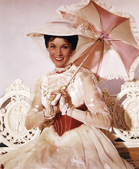 Morirdecine's tweet photo. 1 de octubre: #JulieAndrews (1935) cumple 91 años y nos sigue recordando que con un poco de azúcar todo se puede tragar. ¡Hasta la actualidad!
#MaryPoppins #Sonrisasylágrimas #TheSoundofMusic #TornCurtain #Cortinarasgada https://t.co/jwPvCAHHvJ