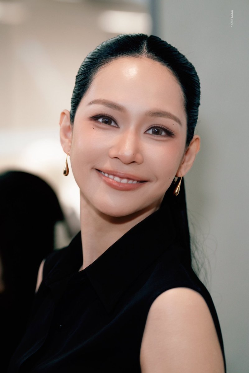 jj4101993's tweet photo. สวยมาก ยิ้มทีใจละลาย 🫠

BAZAARART2026 X BINT SIREETHORN
#BINTxBAZAARART
#Bintsireethorn https://t.co/Dqlk49MgWp