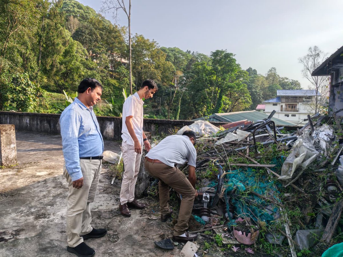 STPIGangtok's tweet photo. #SwachhataPakhwada2026 के अंतर्गत @STPIGangtok के अधिकारी एवं कर्मचारियों द्वारा कार्यालय की टैरेस पर स्वच्छता अभियान चलाया गया।
स्वच्छ एवं स्वस्थ कार्य वातावरण के साथ स्वच्छता के प्रति जागरूकता बढ़ाने की दिशा में एक सार्थक पहल। #SwachhtaHiSeva2026
@GoI_MeitY @arvindtw https://t.co/F9AHSw2H9J