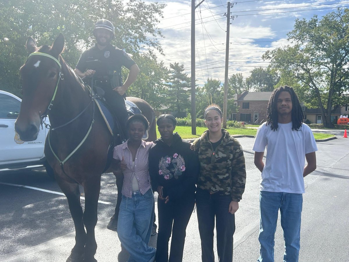 MSDDecatur's tweet photo. @DCHS_hawks Criminal Justice capstone students visited the IMPD Southwest District station recently. They went to roll call, met with Chief Terry, and then visited the IMPD Mounted patrol unit.  What a great career exposure opportunity! 
#DecaturProud #TomorrowReady https://t.co/oQhhhQPNC7