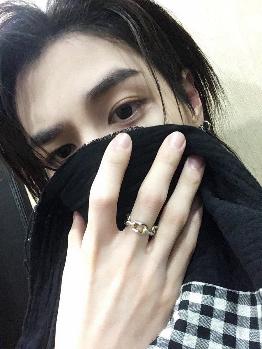 leeehanii_'s tweet photo. 오늘 잏냥이 셀카만 오만장 풀어주고 갔어ㅜ
물프들 죽는 날이라는 거지 오늘? https://t.co/qRycdErRtx