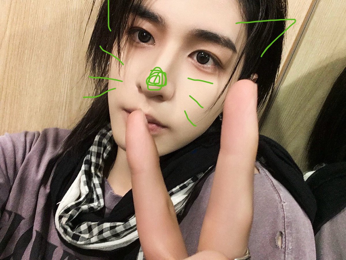 leeehanii_'s tweet photo. 오늘 잏냥이 셀카만 오만장 풀어주고 갔어ㅜ
물프들 죽는 날이라는 거지 오늘? https://t.co/qRycdErRtx