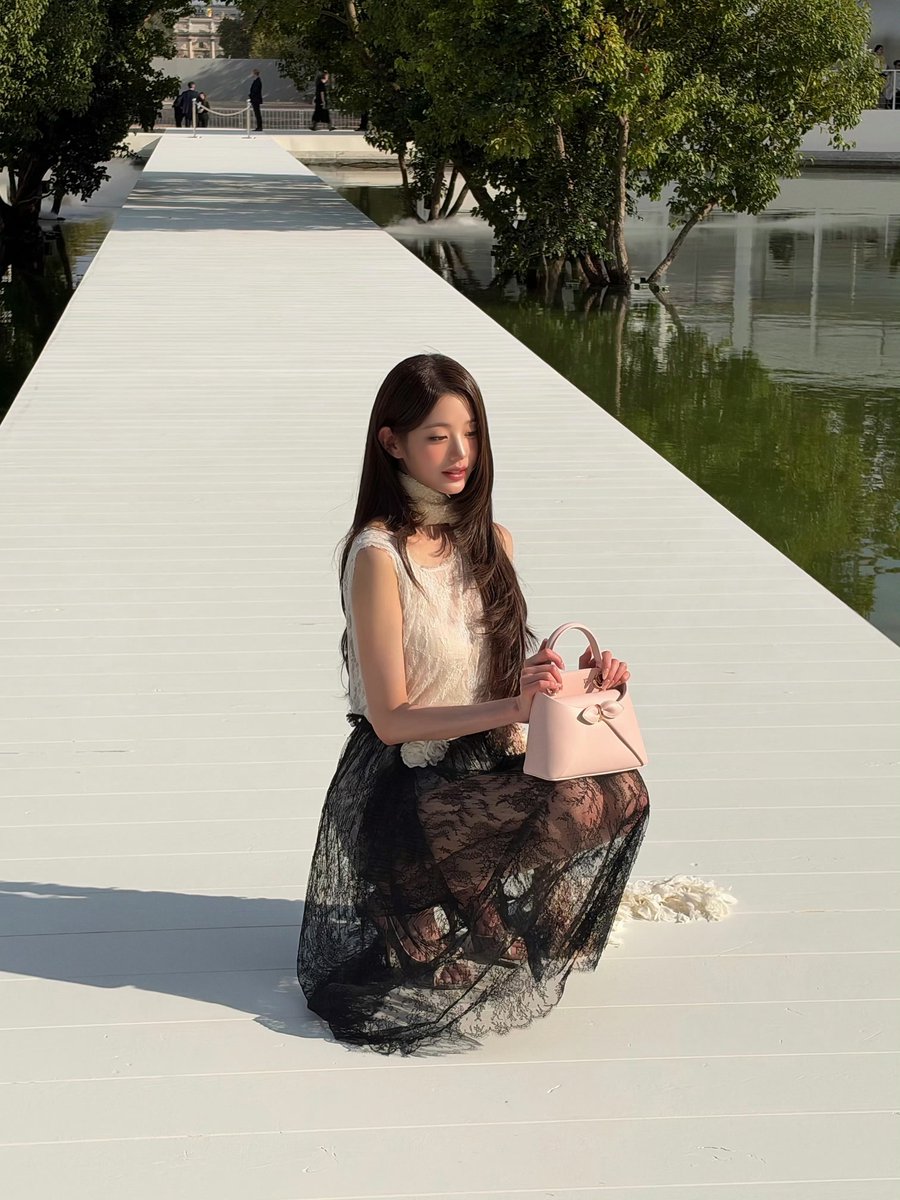 4ever1young112's tweet photo. Dior’s iconic style meets such a fitting beauty in Wonyoung 

WONYOUNG IN DIOR
#WonyoungDiorSummer27
#JANGWONYOUNG
#WONYOUNG
#DiorSummer27 @Dior https://t.co/9lucXqv03p