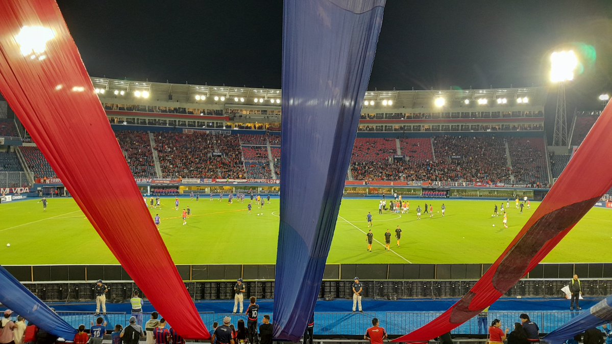 adri_aa85's tweet photo. Te jure amor eterno! 💙❤ Feliz 114 a mi Querido Cerro Porteño!! https://t.co/nRCR5HoJPz