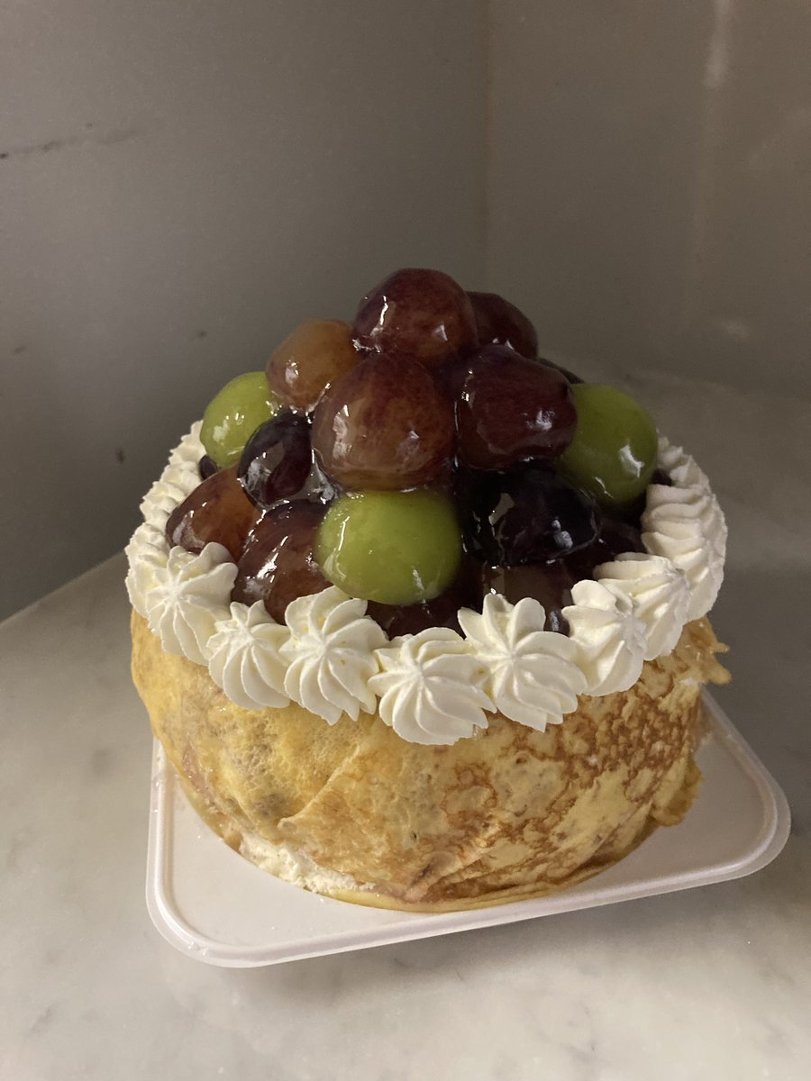 KnodesT's tweet photo. 先週の特注デコレーションケーキ
(ご予約は1週間以上前迄にお願い致します)

#チョコを使ったケーキ
#プラリネサントノーレタルト
#ミルクレープマスカルポーネ(ブドウのみ)
#ミルクレープフルーツ盛り
#タルトタタン

週末の予定

土曜日
#カボチャチーズケーキ 
他

日曜日
#イチジクタルト
他 https://t.co/7rzmrDFoLB